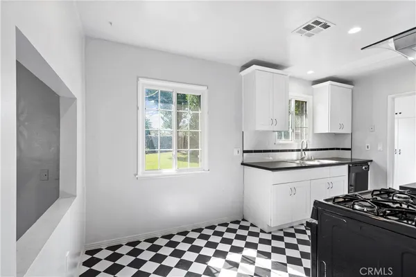 $3,950 | 7721 Oakdale Avenue, Winnetka, CA 91306