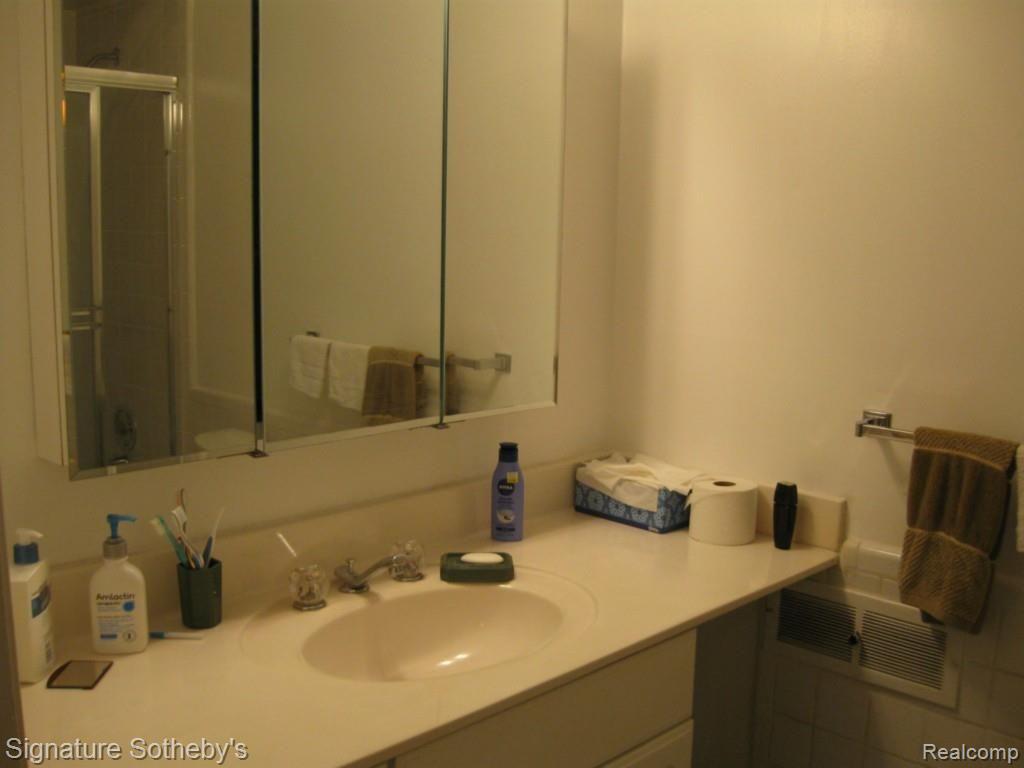 4045 West Maple Road Bloomfield Hills, MI 48301 - Photo 22 of 24