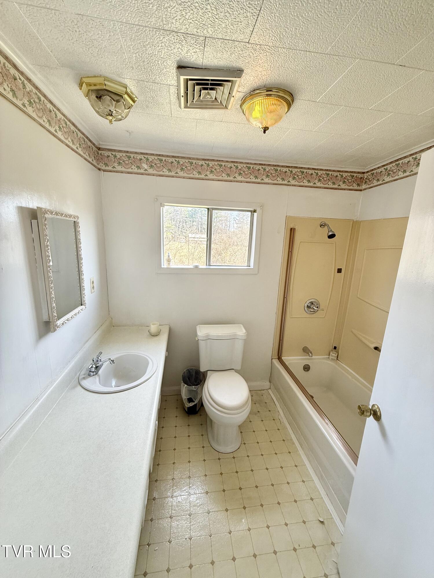 11446 Bedford Road Coeburn, VA 24230 - Photo 15 of 24 bathroom