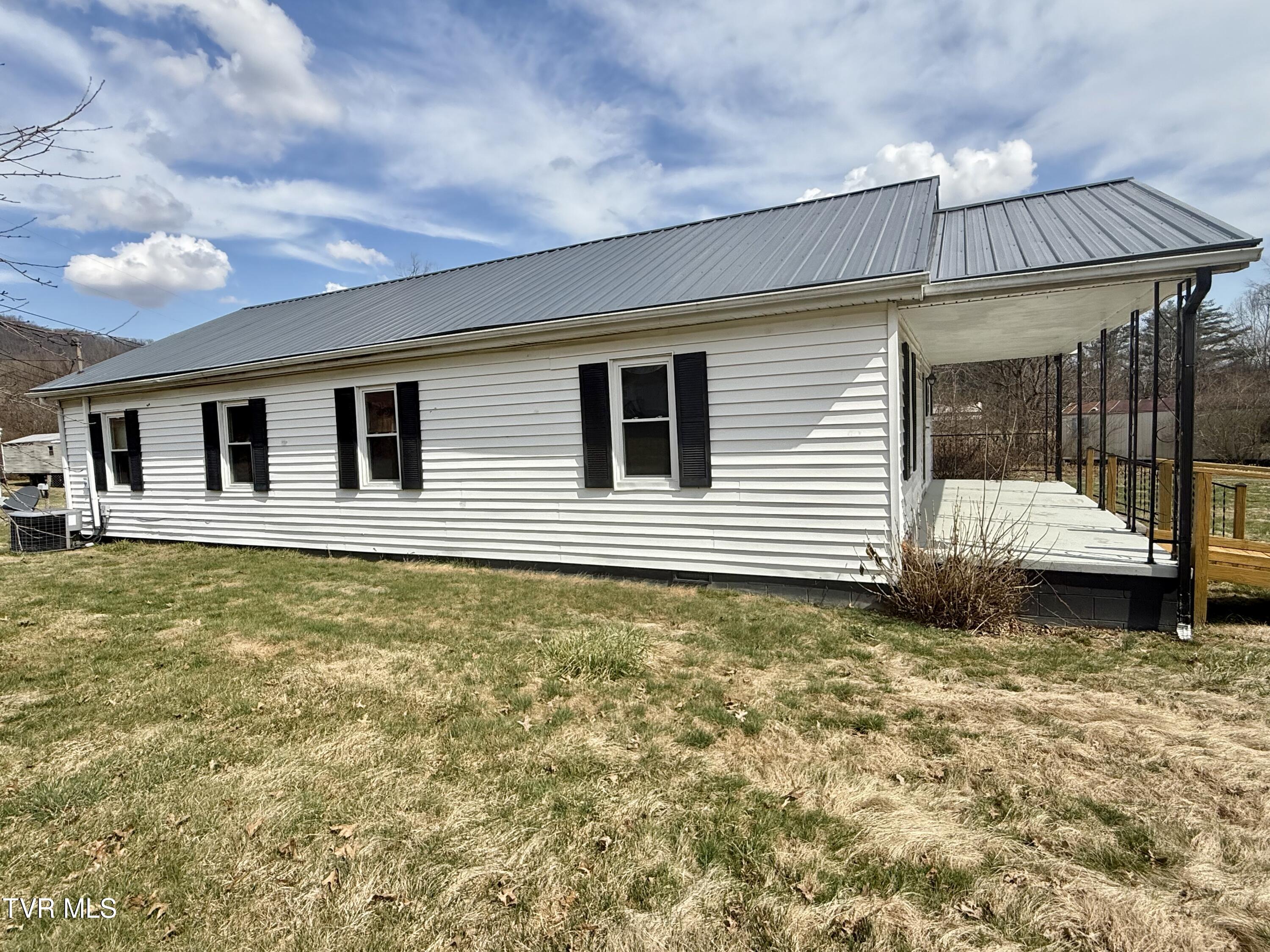 11446 Bedford Road Coeburn, VA 24230 - Photo 21 of 24 left side