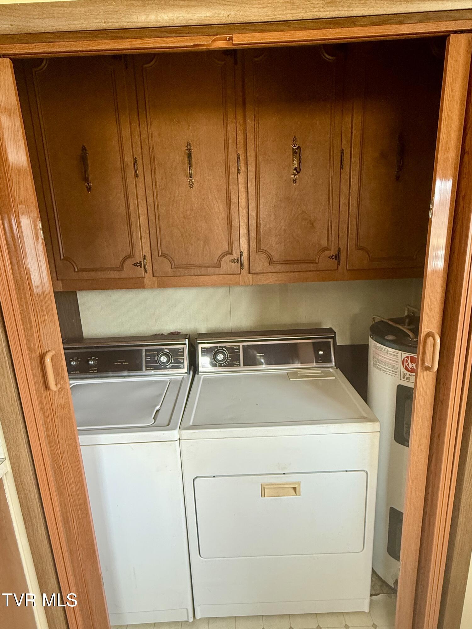 11446 Bedford Road Coeburn, VA 24230 - Photo 8 of 24 laundry nook