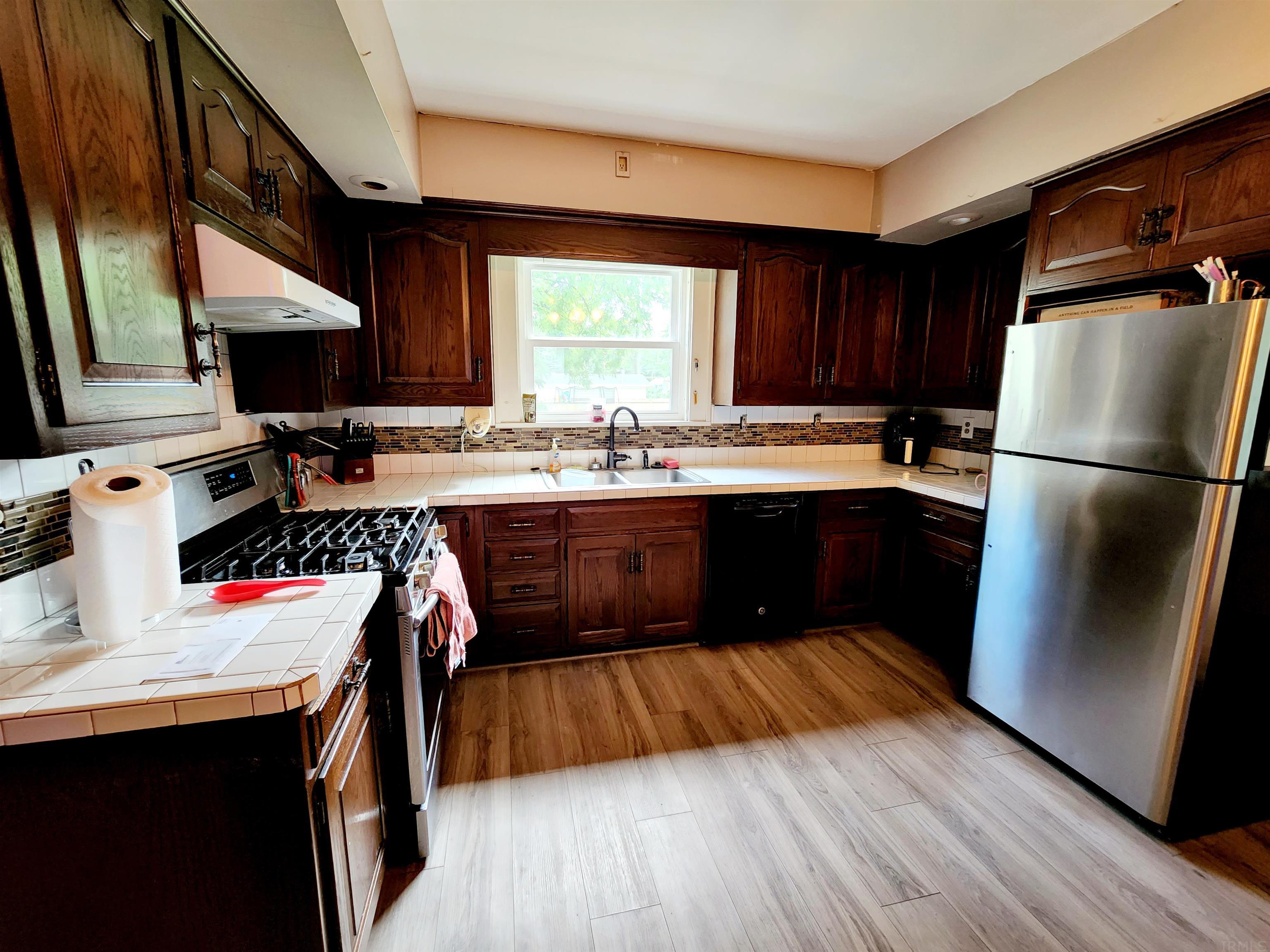 504 Fulton Avenue Rochester, IN 46975 - Photo 9 of 17