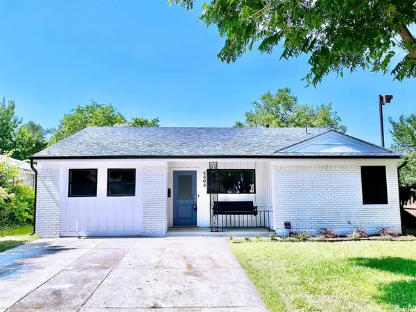 $2,150 | 4808 Curzon Avenue, Fort Worth, TX 76107