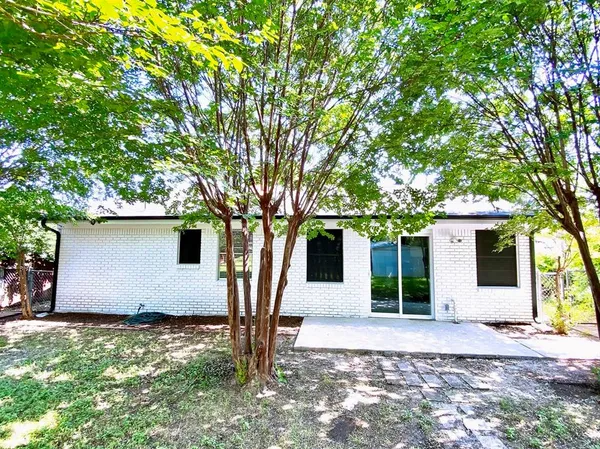 $2,150 | 4808 Curzon Avenue, Fort Worth, TX 76107