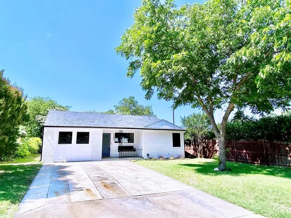 $2,150 | 4808 Curzon Avenue, Fort Worth, TX 76107