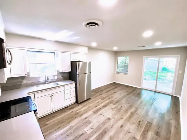 $2,150 | 4808 Curzon Avenue, Fort Worth, TX 76107