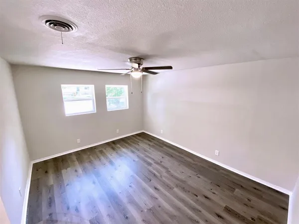 $2,150 | 4808 Curzon Avenue, Fort Worth, TX 76107