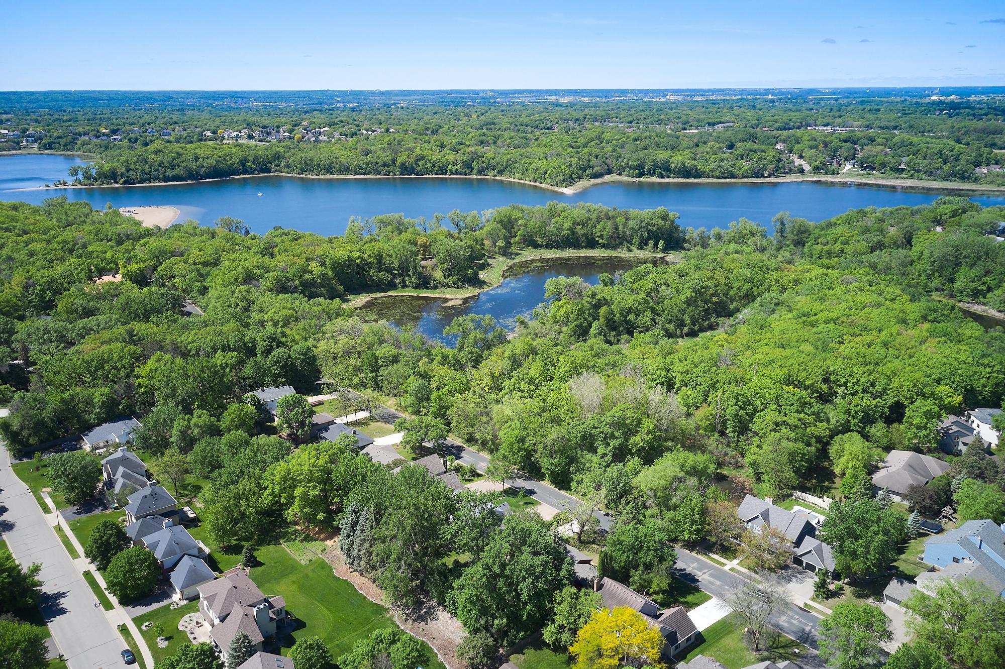 8801 Lakeview Road Bloomington, MN 55438 - Photo 4 of 42