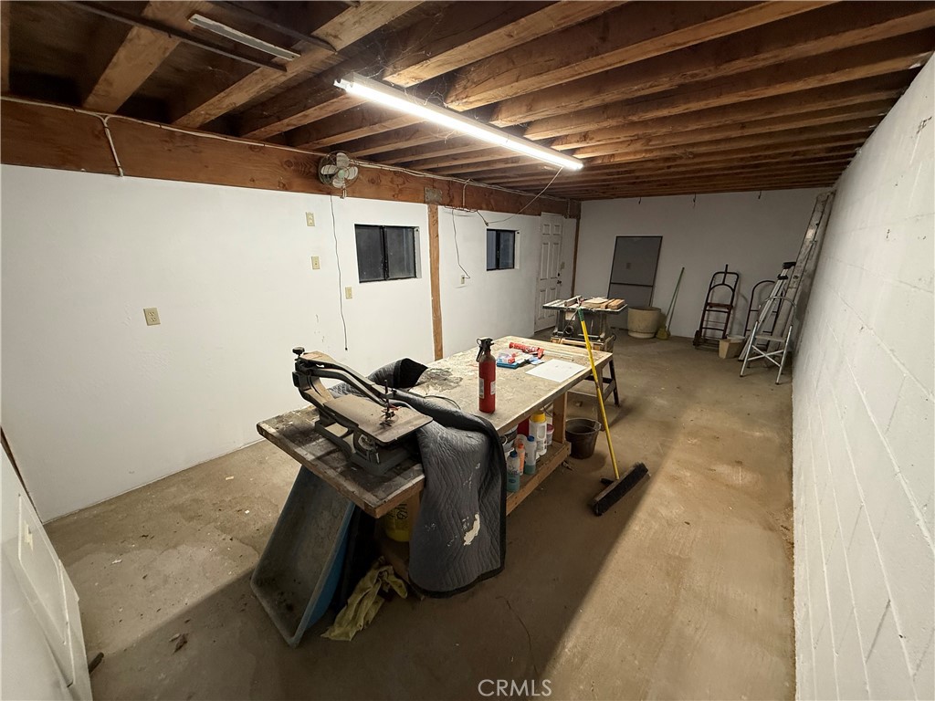 21962 Elliot Road Cedarpines Park, CA 92322 - Photo 33 of 37 Workshop