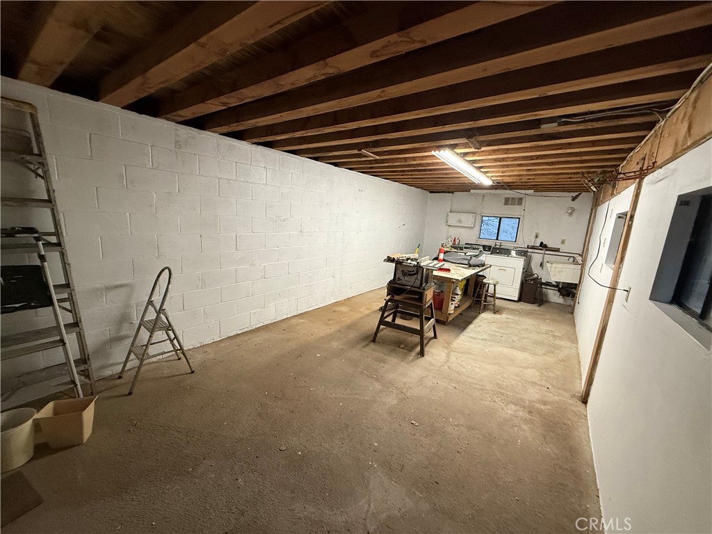 21962 Elliot Road Cedarpines Park, CA 92322 - Photo 34 of 37 Workshop