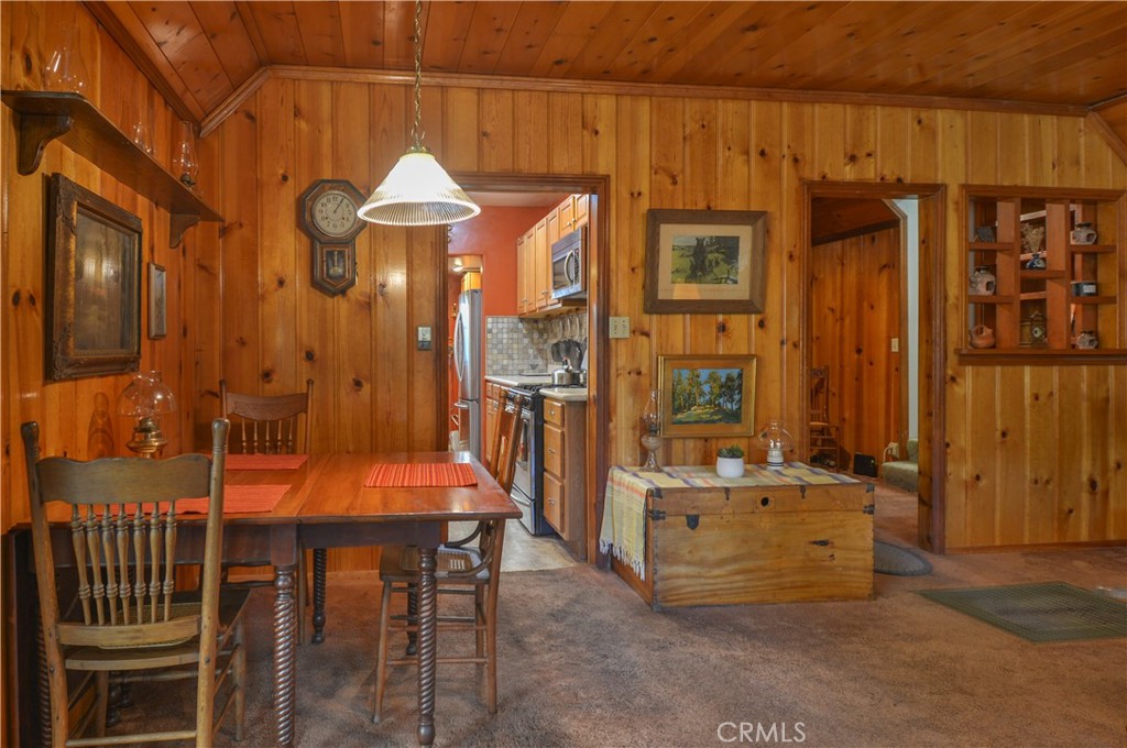 21962 Elliot Road Cedarpines Park, CA 92322 - Photo 8 of 37 Eating Area