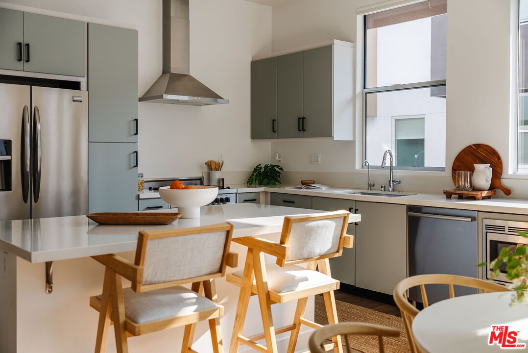 2211 Polyscope Place Los Angeles, CA 90026 - Photo 12 of 36