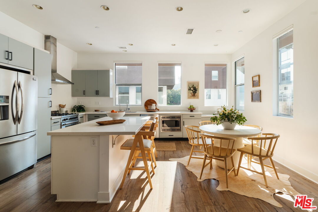 2211 Polyscope Place Los Angeles, CA 90026 - Photo 2 of 36