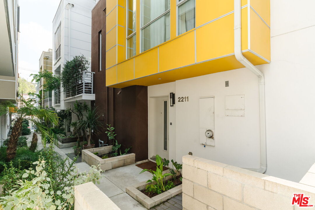 2211 Polyscope Place Los Angeles, CA 90026 - Photo 3 of 36