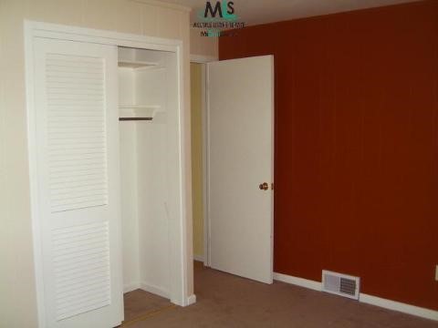 312 Ridge Road Grosse Pointe, MI 48236 - Photo 6 of 9 467762-5.JPG