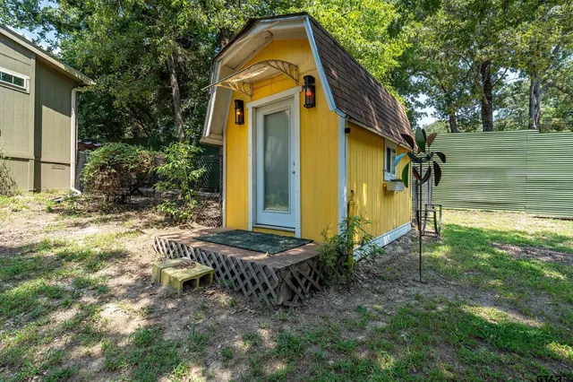 a front view of house with yard