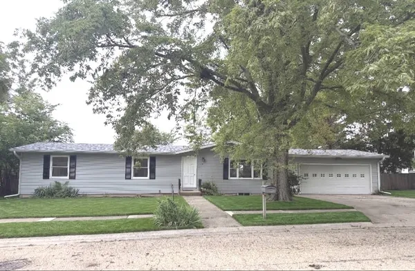 $264,900 | 1110 8th Street, DeWitt, IA 52742