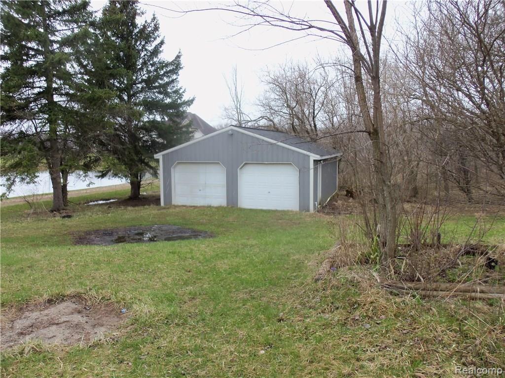 392 Harsen Road Lapeer, MI 48446 - Photo 3 of 14 100_2447.JPG