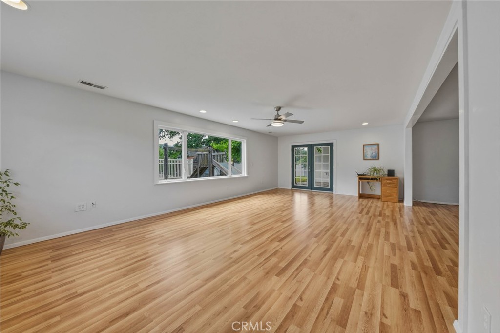 7990 San Gabriel Road Atascadero, CA 93422 - Photo 13 of 39 Living Room
