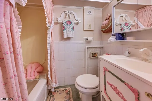 $679,000 | 45 Wells Court, Bloomfield, NJ 07003