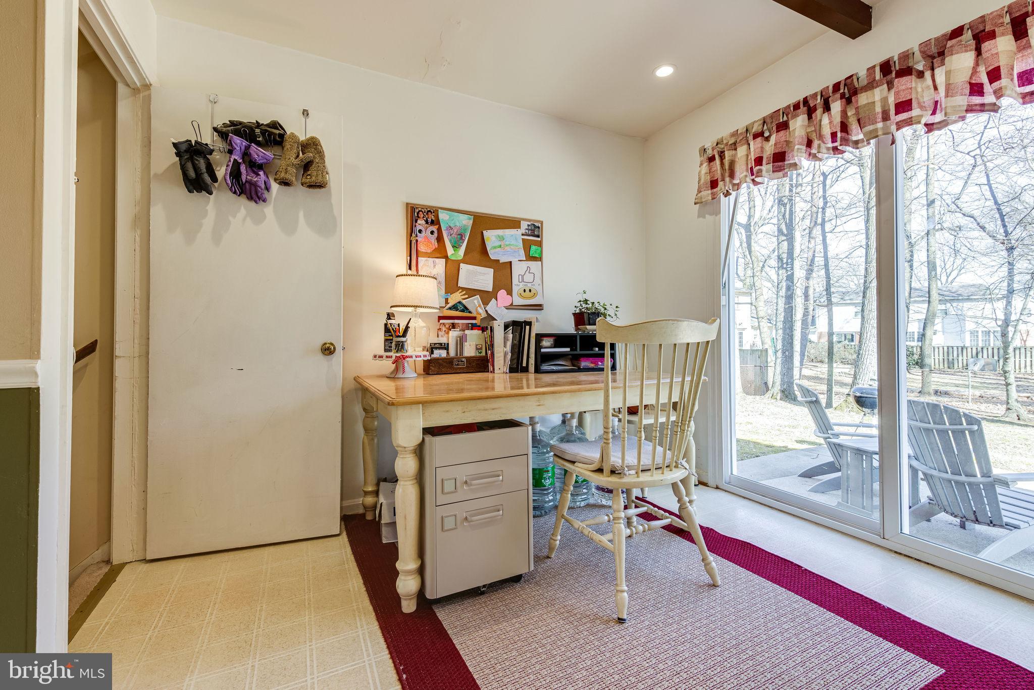 6903 Huntsman Boulevard Springfield, VA 22153 - Photo 12 of 34 Breakfast Area