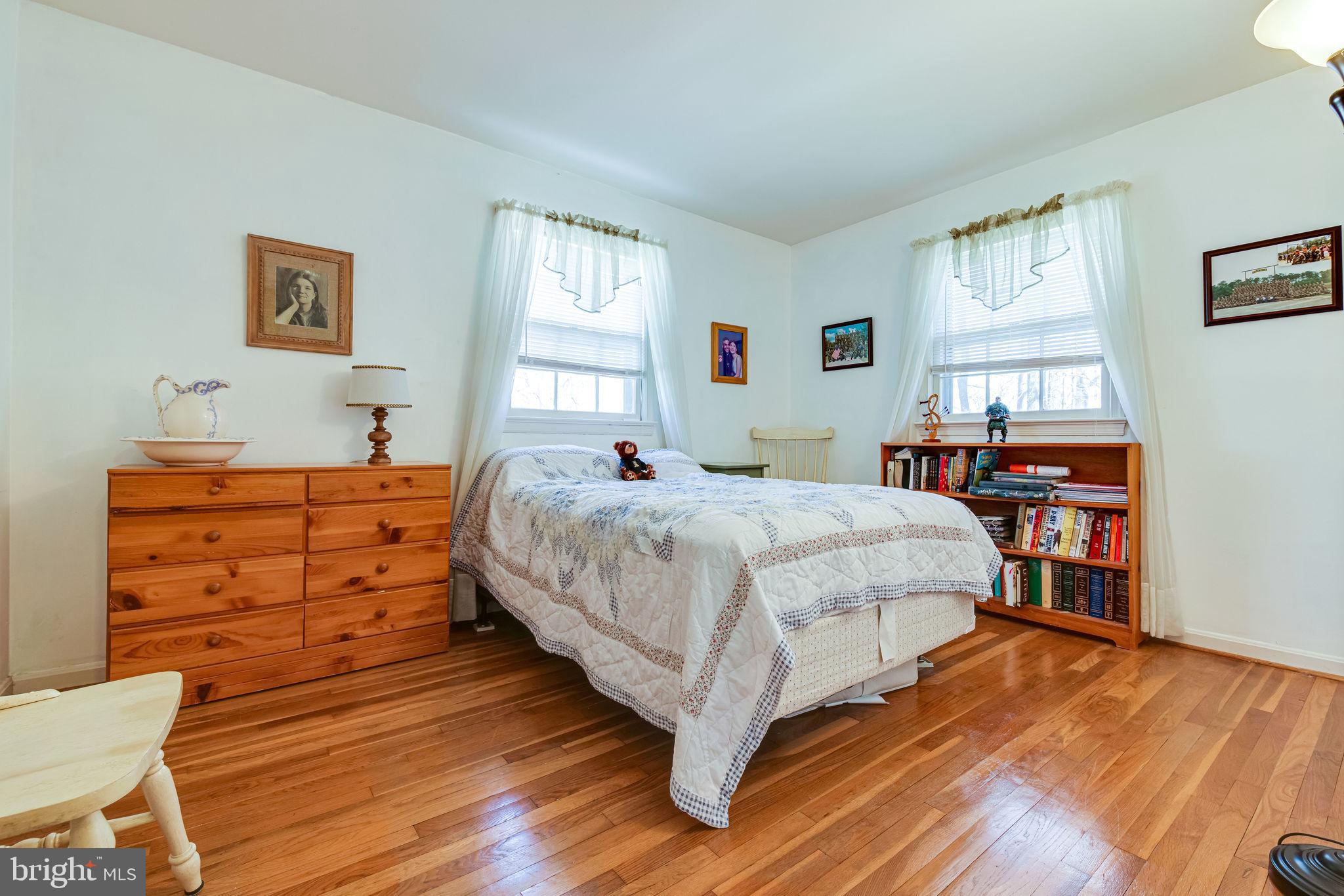 6903 Huntsman Boulevard Springfield, VA 22153 - Photo 19 of 34 Bedroom 4