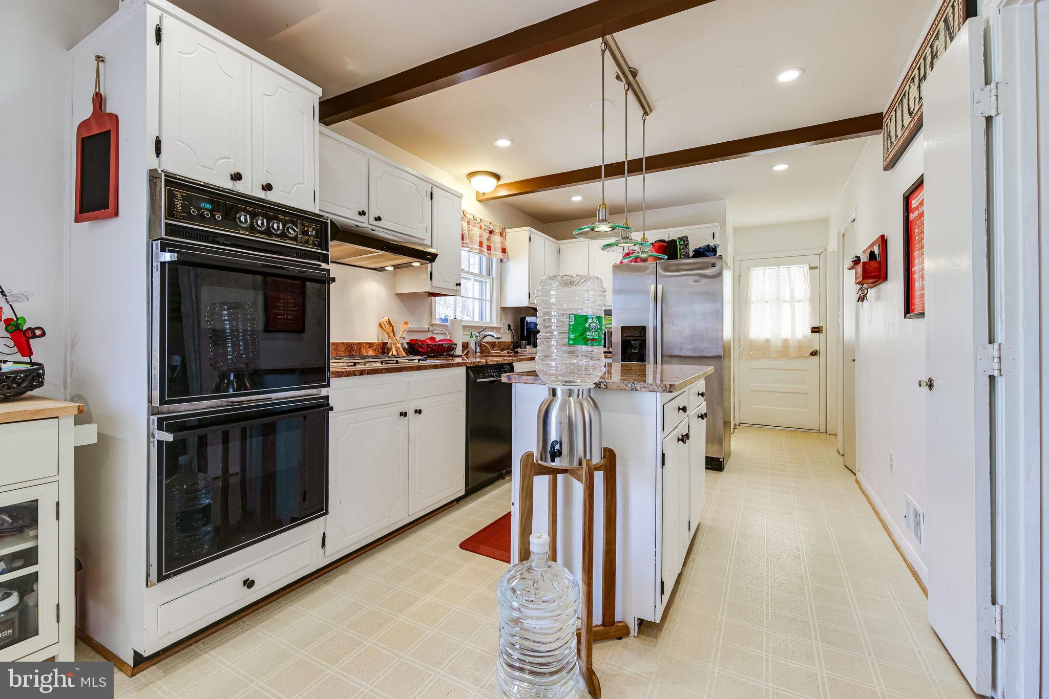 6903 Huntsman Boulevard Springfield, VA 22153 - Photo 9 of 34 Kitchen
