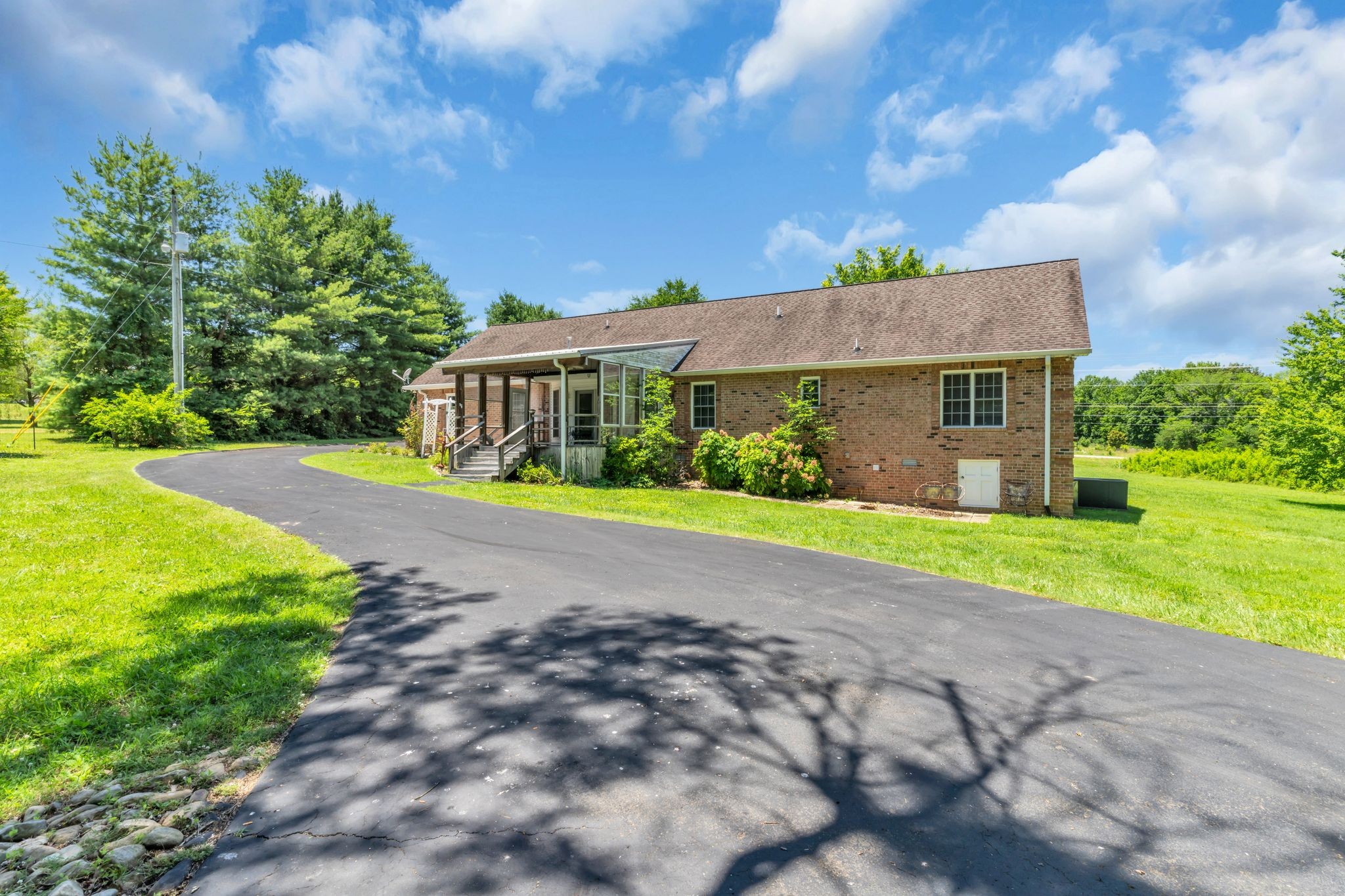 4111 Highway 49 Springfield, TN 37172 - Photo 35 of 46 a front view of house with yard and green space