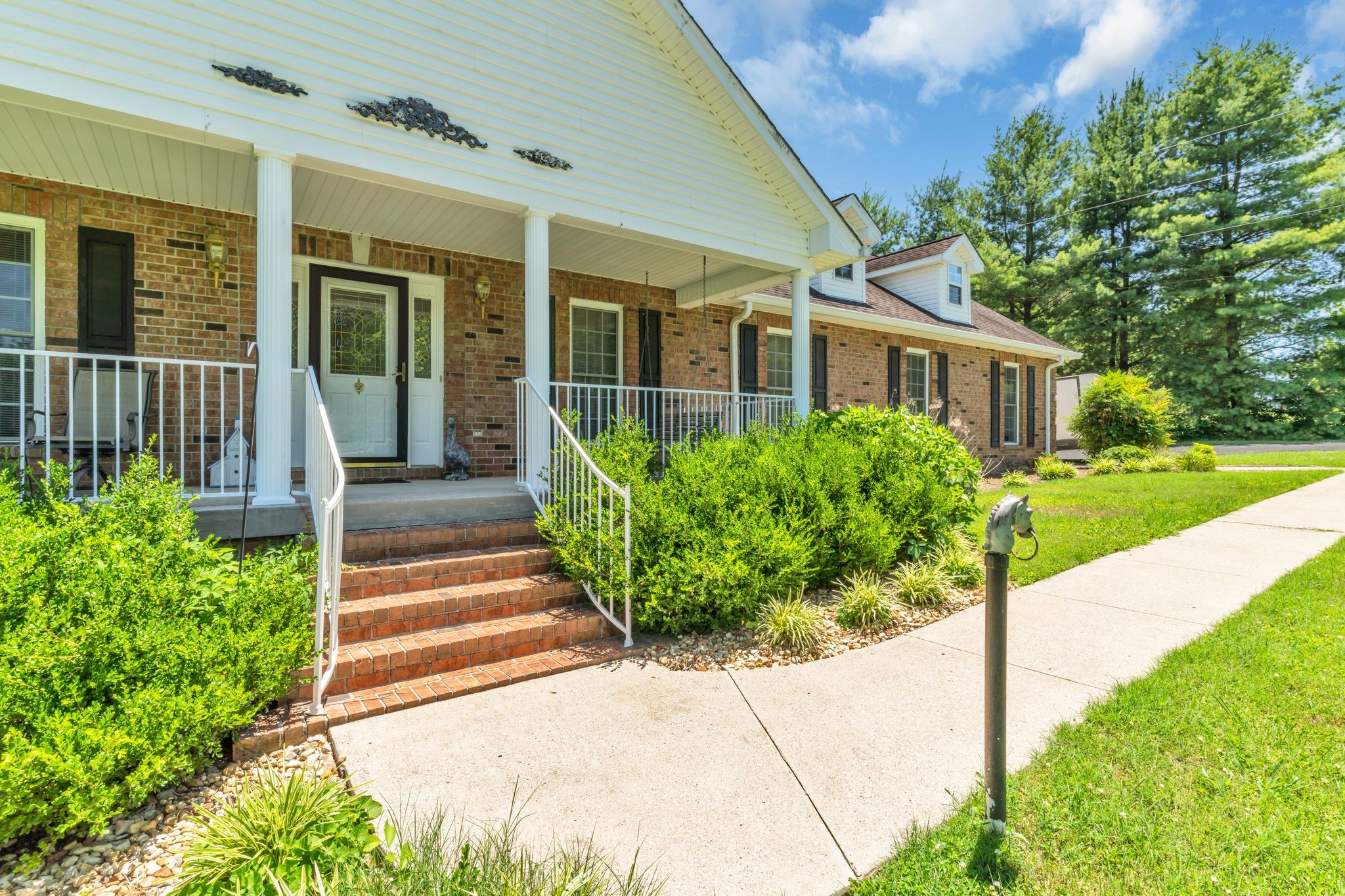 4111 Highway 49 Springfield, TN 37172 - Photo 7 of 46 a front view of a house with garden