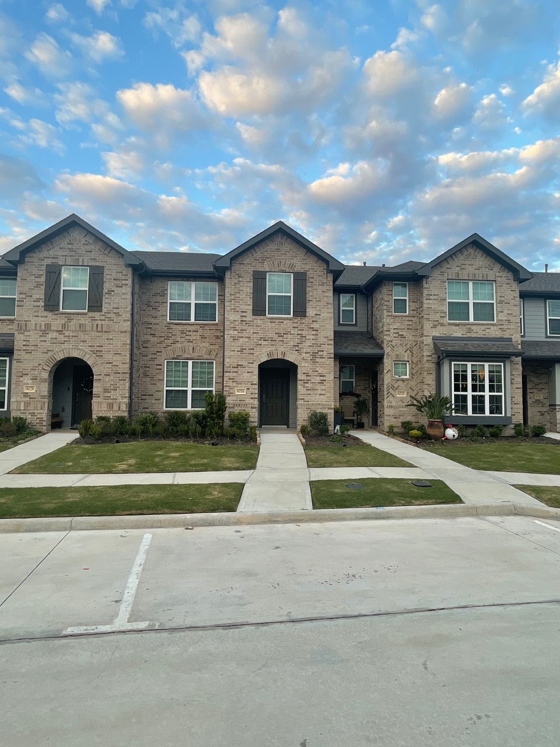 8024 Scanlan Trail Missouri City, TX 77459 - Photo 11 of 11 a front view of a house with a garden