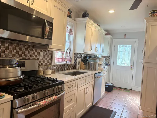 $799,990 | 25 Rutland Road, Freeport, NY 11520