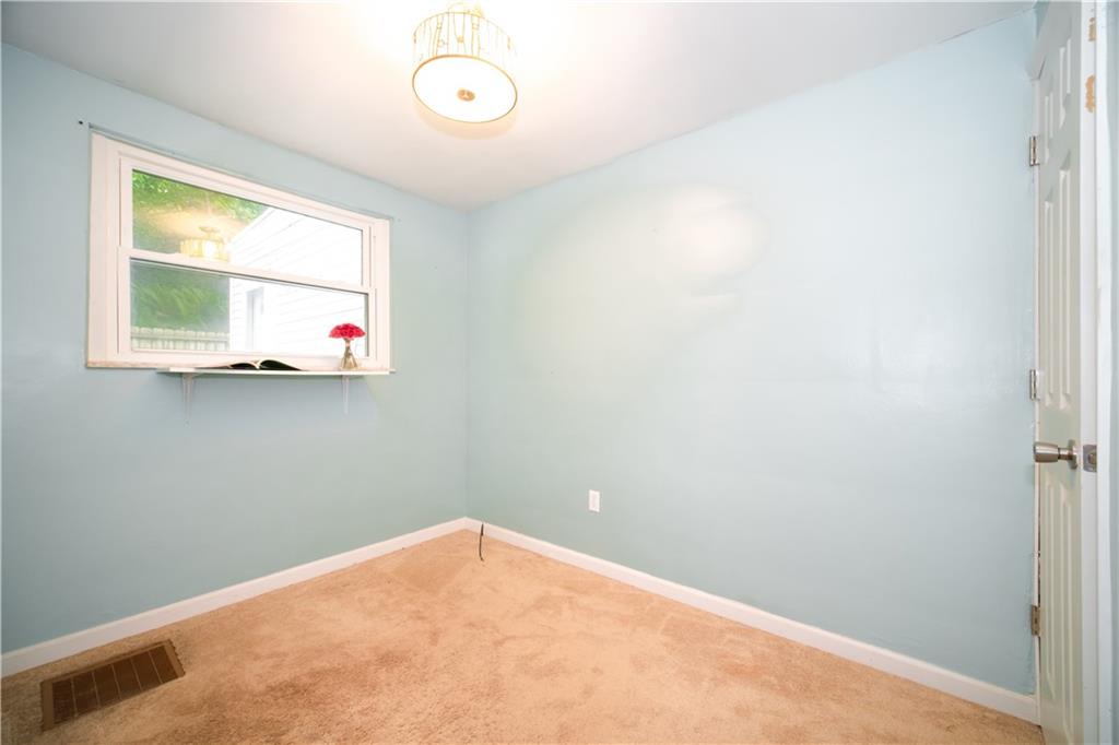 436 Pearce Road Pittsburgh, PA 15234 - Photo 11 of 20