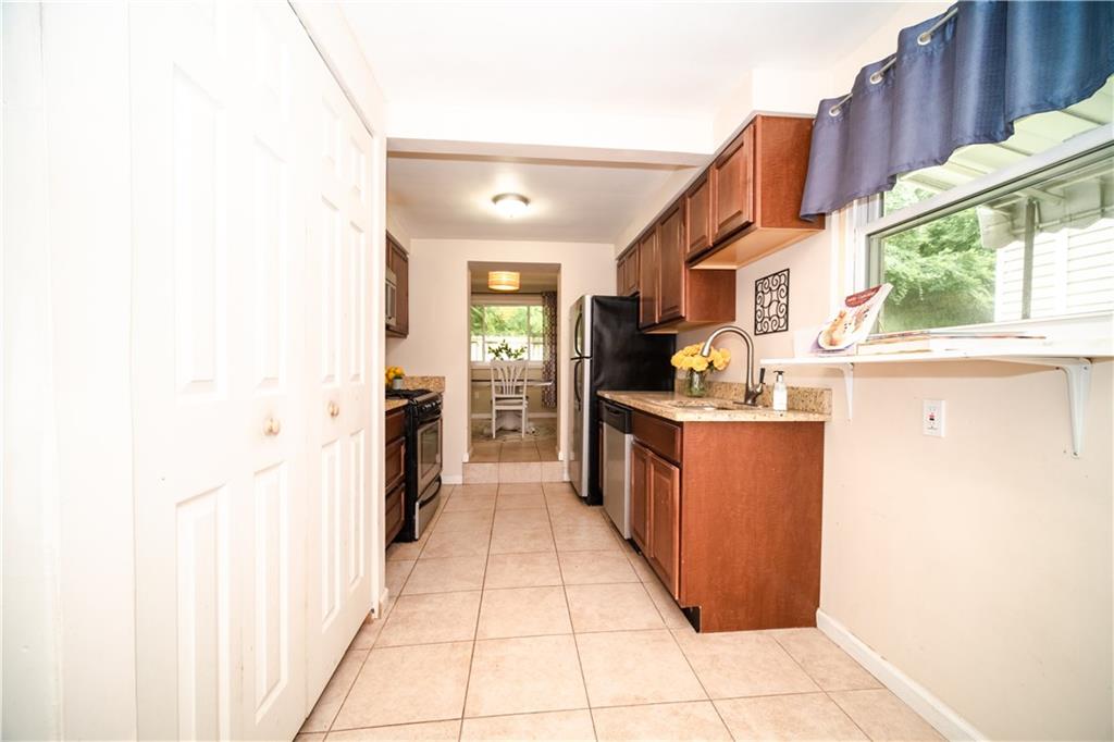 436 Pearce Road Pittsburgh, PA 15234 - Photo 5 of 20