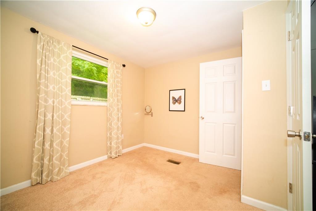 436 Pearce Road Pittsburgh, PA 15234 - Photo 10 of 20