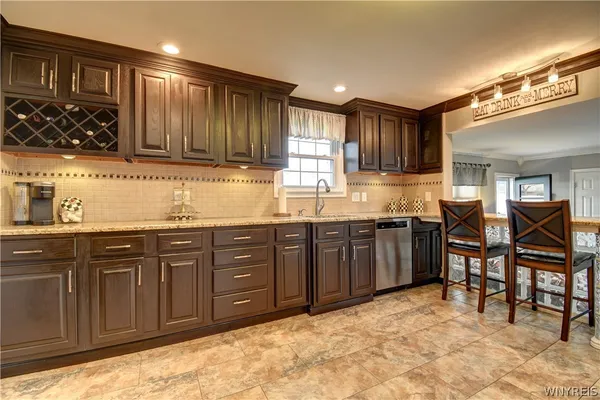 $325,000 | 80 Castleton Place, Tonawanda, NY 14150