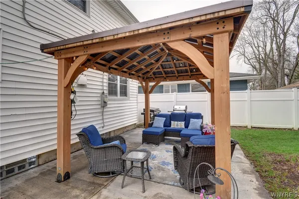 $325,000 | 80 Castleton Place, Tonawanda, NY 14150