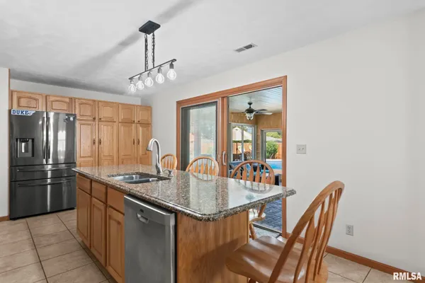 $369,900 | 729 Kenton Boulevard, Taylorville, IL 62568