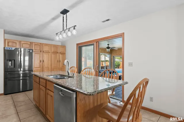 $385,000 | 729 Kenton Boulevard, Taylorville, IL 62568