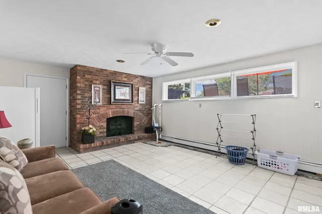 $385,000 | 729 Kenton Boulevard, Taylorville, IL 62568