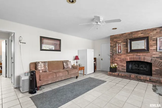 $385,000 | 729 Kenton Boulevard, Taylorville, IL 62568