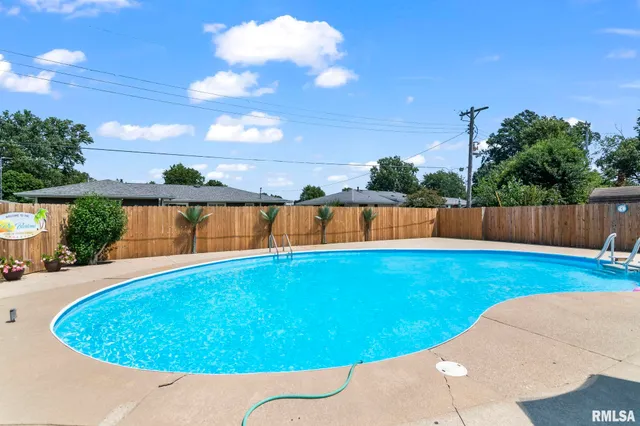 $385,000 | 729 Kenton Boulevard, Taylorville, IL 62568