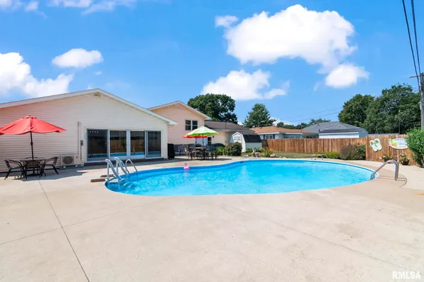 $369,900 | 729 Kenton Boulevard, Taylorville, IL 62568