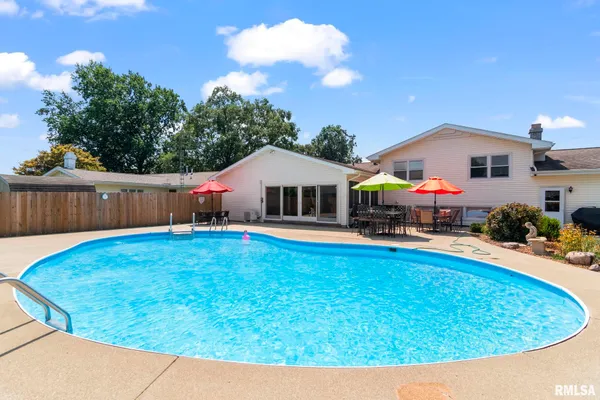 $369,900 | 729 Kenton Boulevard, Taylorville, IL 62568