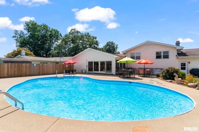 $385,000 | 729 Kenton Boulevard, Taylorville, IL 62568