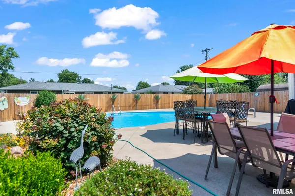 $369,900 | 729 Kenton Boulevard, Taylorville, IL 62568