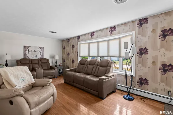 $369,900 | 729 Kenton Boulevard, Taylorville, IL 62568