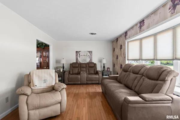 $369,900 | 729 Kenton Boulevard, Taylorville, IL 62568