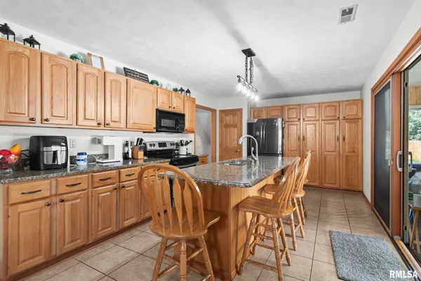 $369,900 | 729 Kenton Boulevard, Taylorville, IL 62568