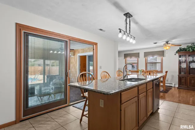 $385,000 | 729 Kenton Boulevard, Taylorville, IL 62568