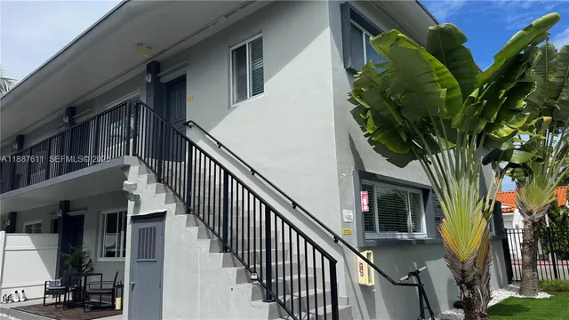 a view of entryway with a front view of a house